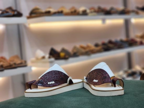 صورة شرقي جلد تمساح مديل